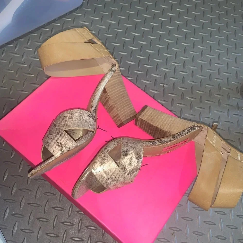 Betsey Johnson leather straps heels snakeskin & gold open toe boho spring tan